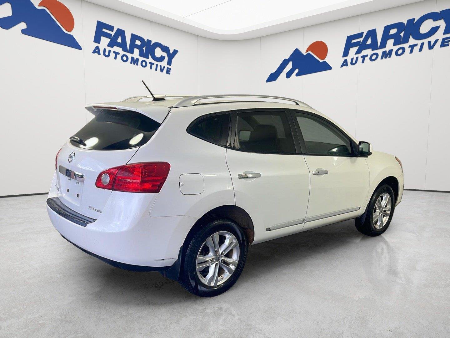 Used 2013 Pearl White Nissan SV image 5