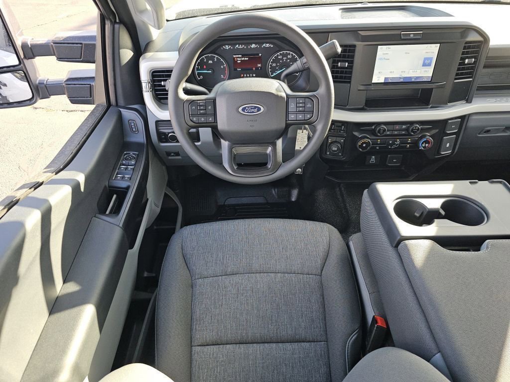 New 2026 Oxford White Ford XL image 4