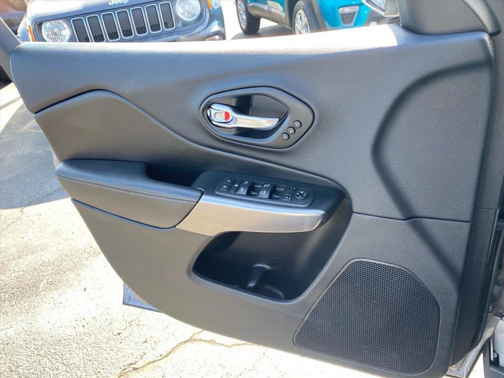Used 2020 Billet Silver Metallic Clearcoat Jeep Limited image 21