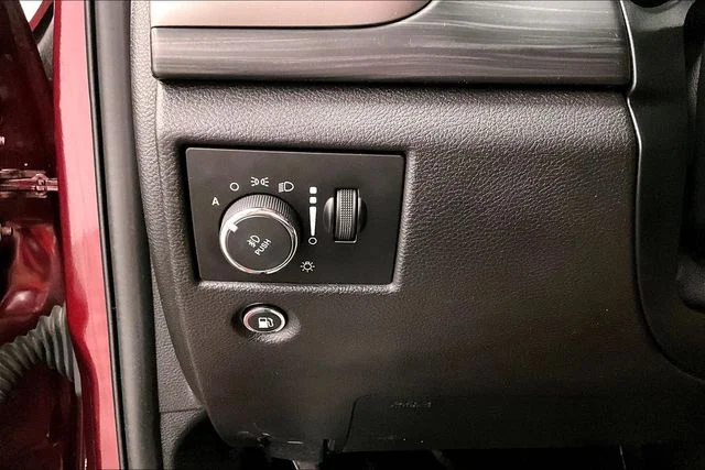 Used 2020 Velvet Red Pearlcoat Jeep Altitude image 38