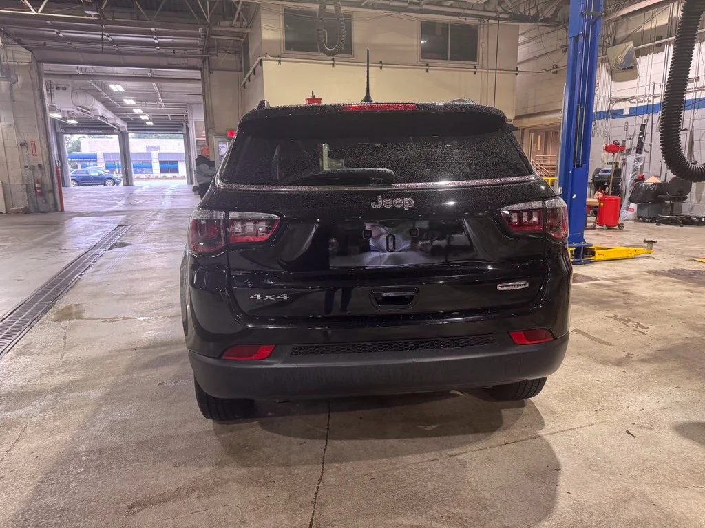 Used 2024 Diamond Black Jeep Latitude image 4