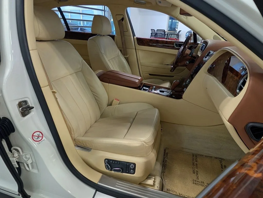 Used 2008 White Bentley Base image 17