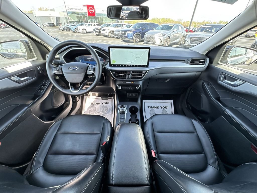 Used 2025  Ford Platinum image 21