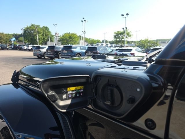 Used 2024 Black Clearcoat Jeep High Altitude image 15