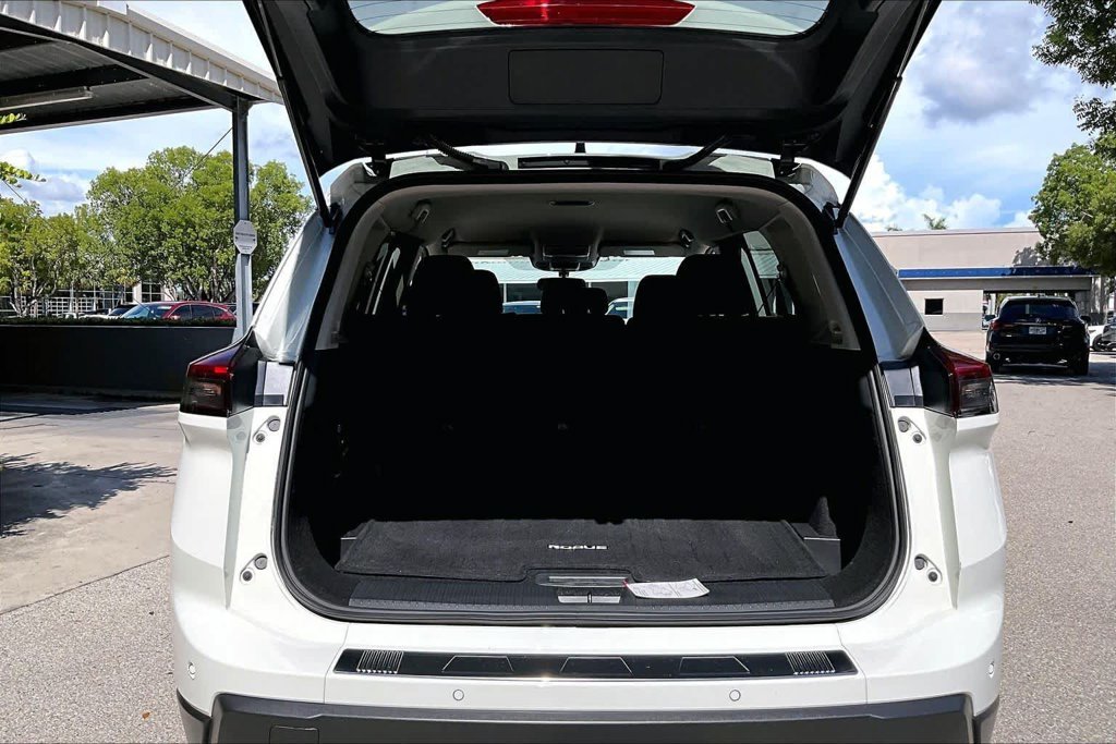 Used 2024 White Nissan S image 32