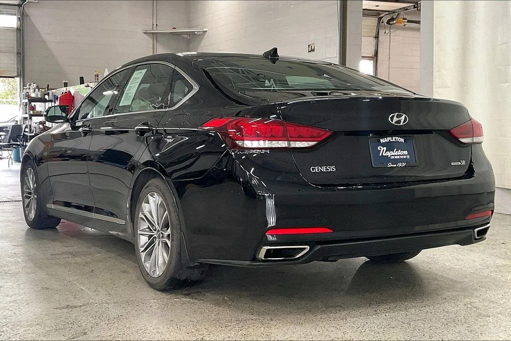Used 2015 Black Hyundai 3.8 image 10