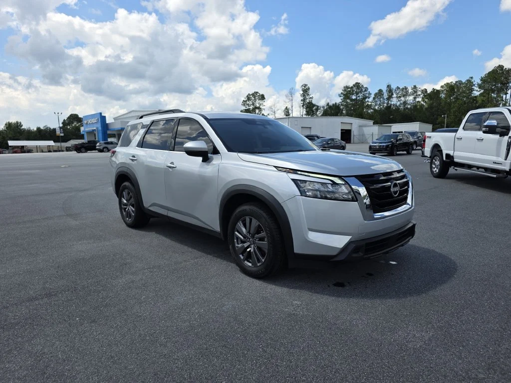 Used 2024 Silver Nissan SV image 8