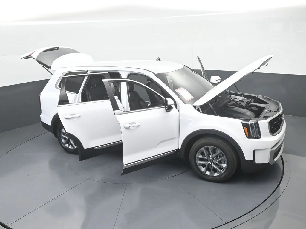 Used 2025 Glacial White Pearl Kia LX image 72