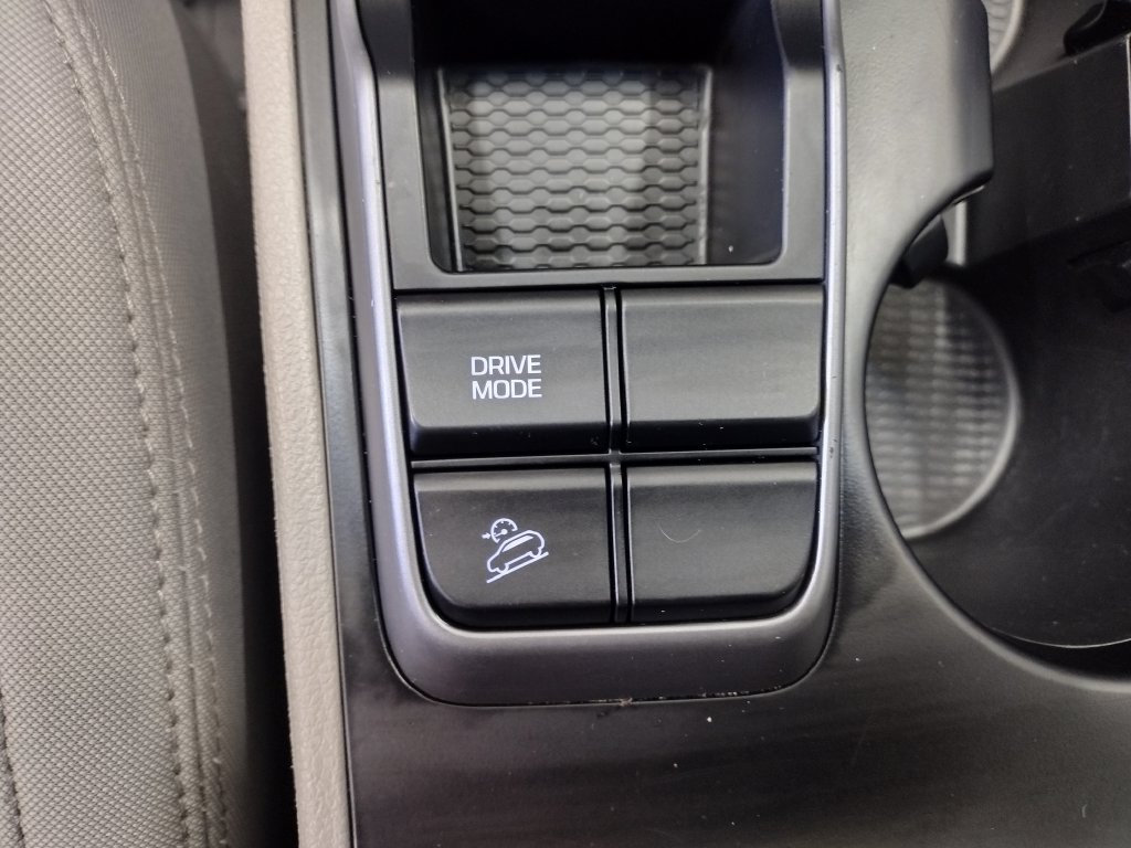 Used 2018 Molten Silver Hyundai SEL image 24