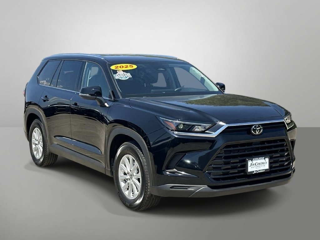 Used 2025 Black Toyota XLE image 24
