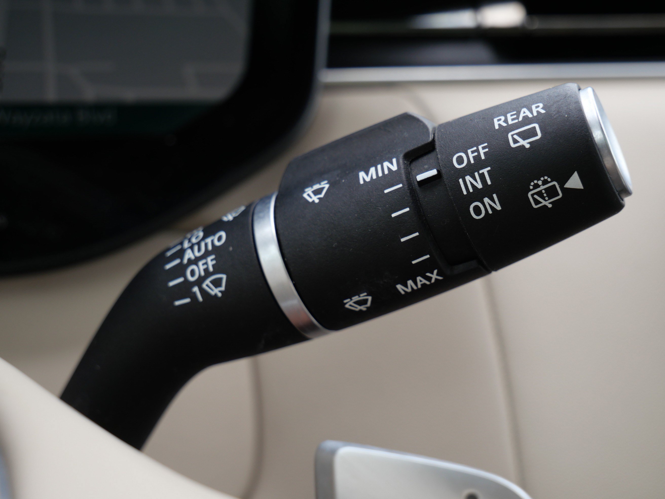 Used 2023 Portofino Blue Metallic Land Rover SE image 28