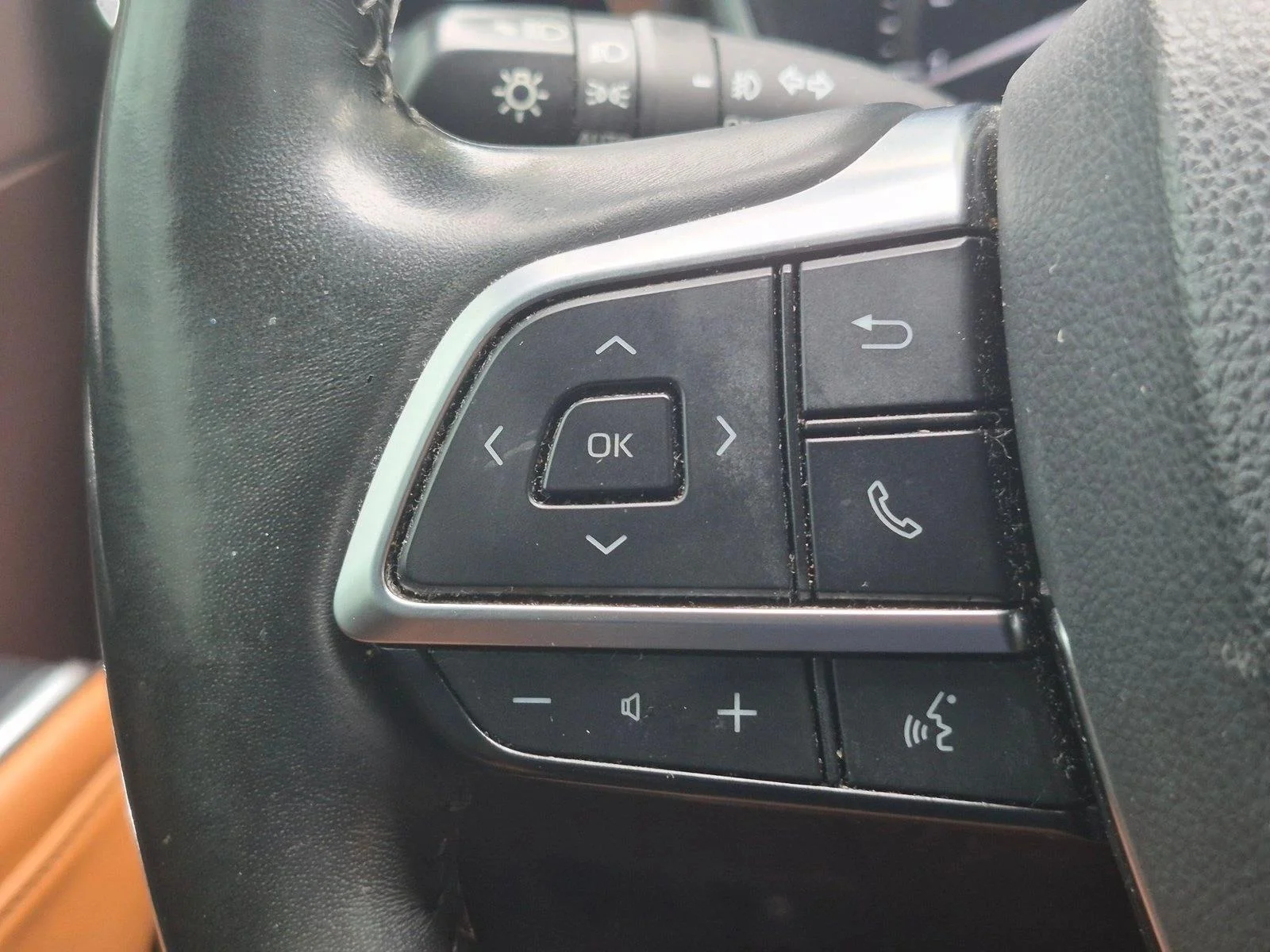 Used 2021 Magnetic Gray Metallic Toyota Platinum image 8
