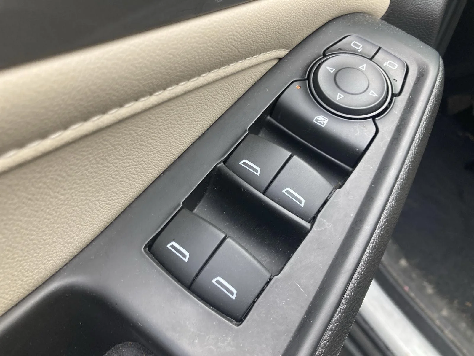 Used 2023 Wh Chevrolet  image 10