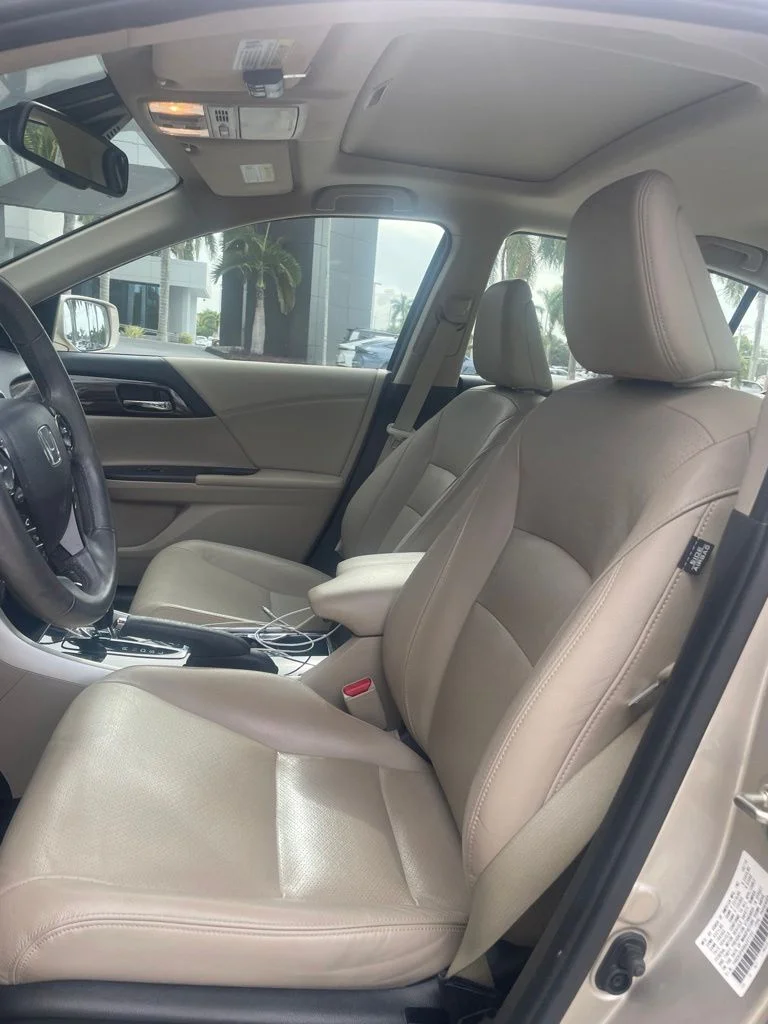 Used 2016 Champagne Frost Pearl Honda EX-L image 4