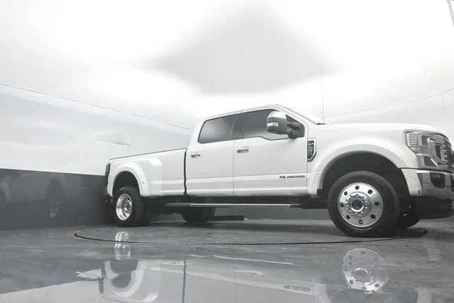 Certified Used 2020 White Metallic Ford Lariat image 33