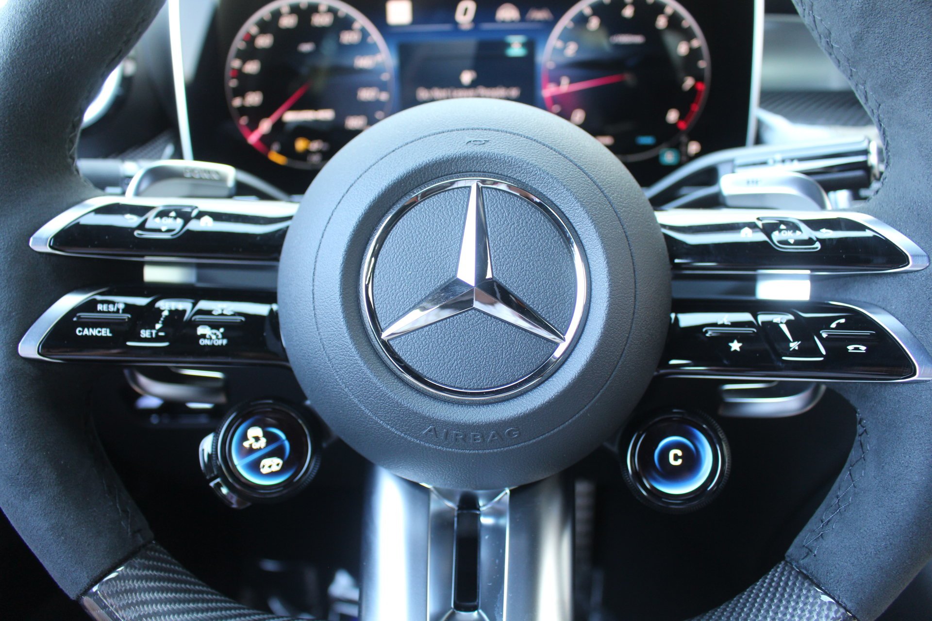 New 2026 MANUFAKTUR Moonlight White Metallic Mercedes-Benz AMG® GLC 43 image 24