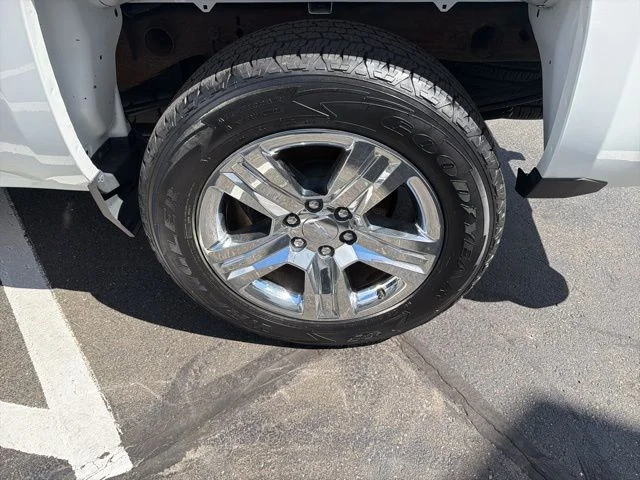 Used 2019 White Chevrolet Silverado Custom image 25