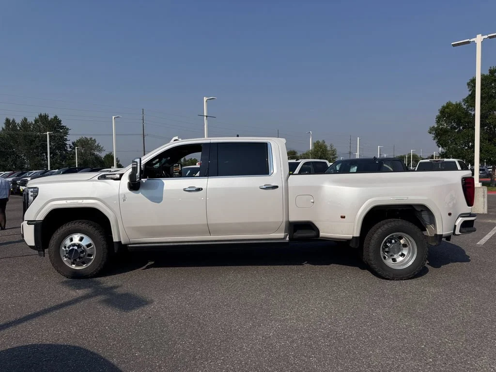 Used 2024 White Frost Tricoat GMC Denali Ultimate DRW image 3