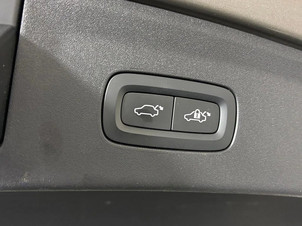 Used 2022 Gold Polestar Long Range Dual Motor image 37