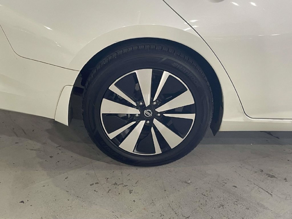 Used 2019 White Nissan 2.5 SL image 6