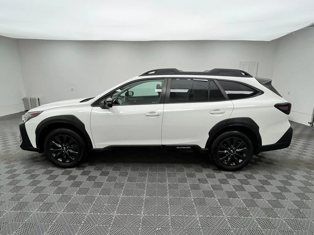 Used 2023 White Subaru Onyx Edition image 14