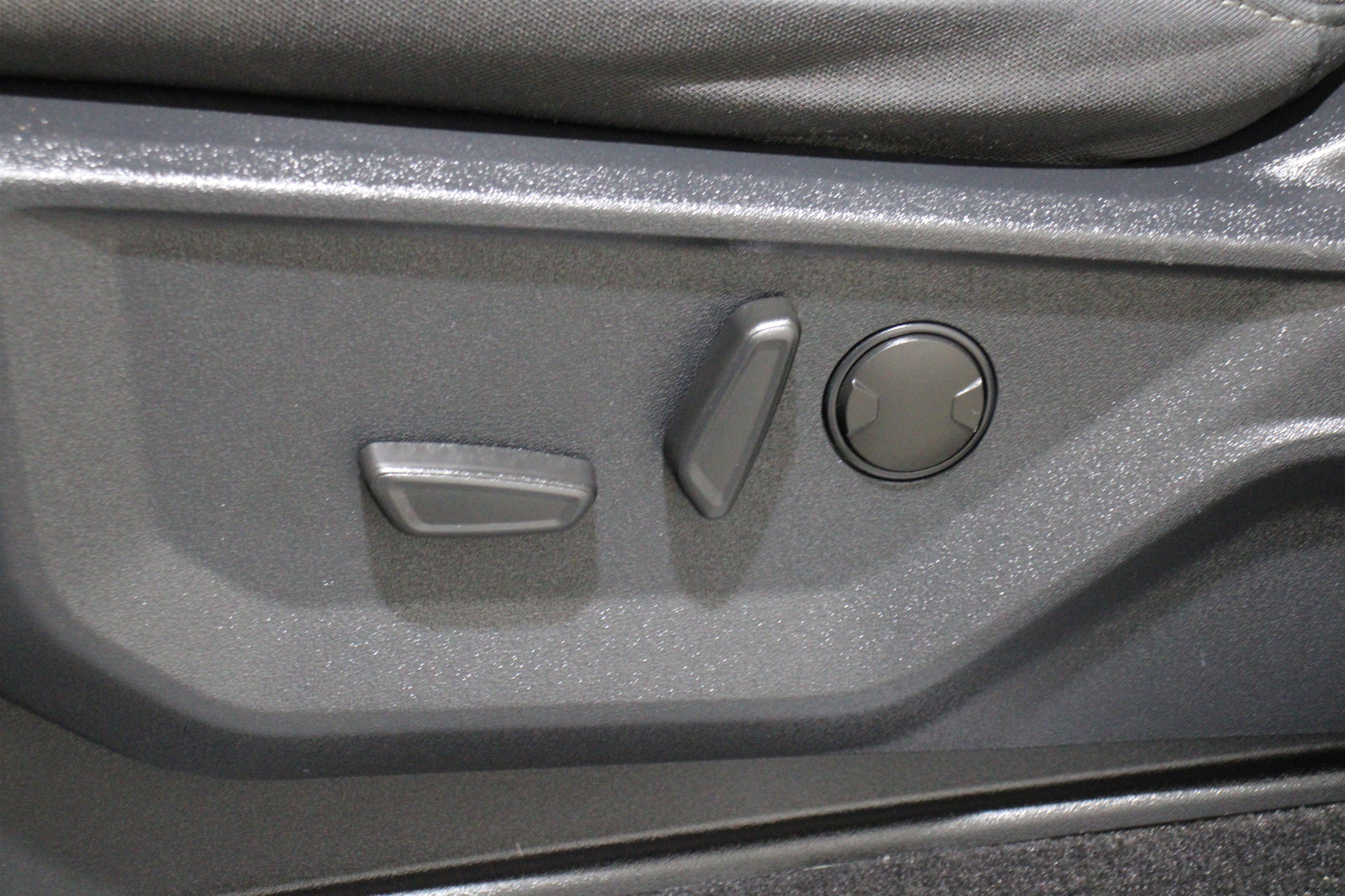 Used 2022 Space White Metallic Ford XLT image 4