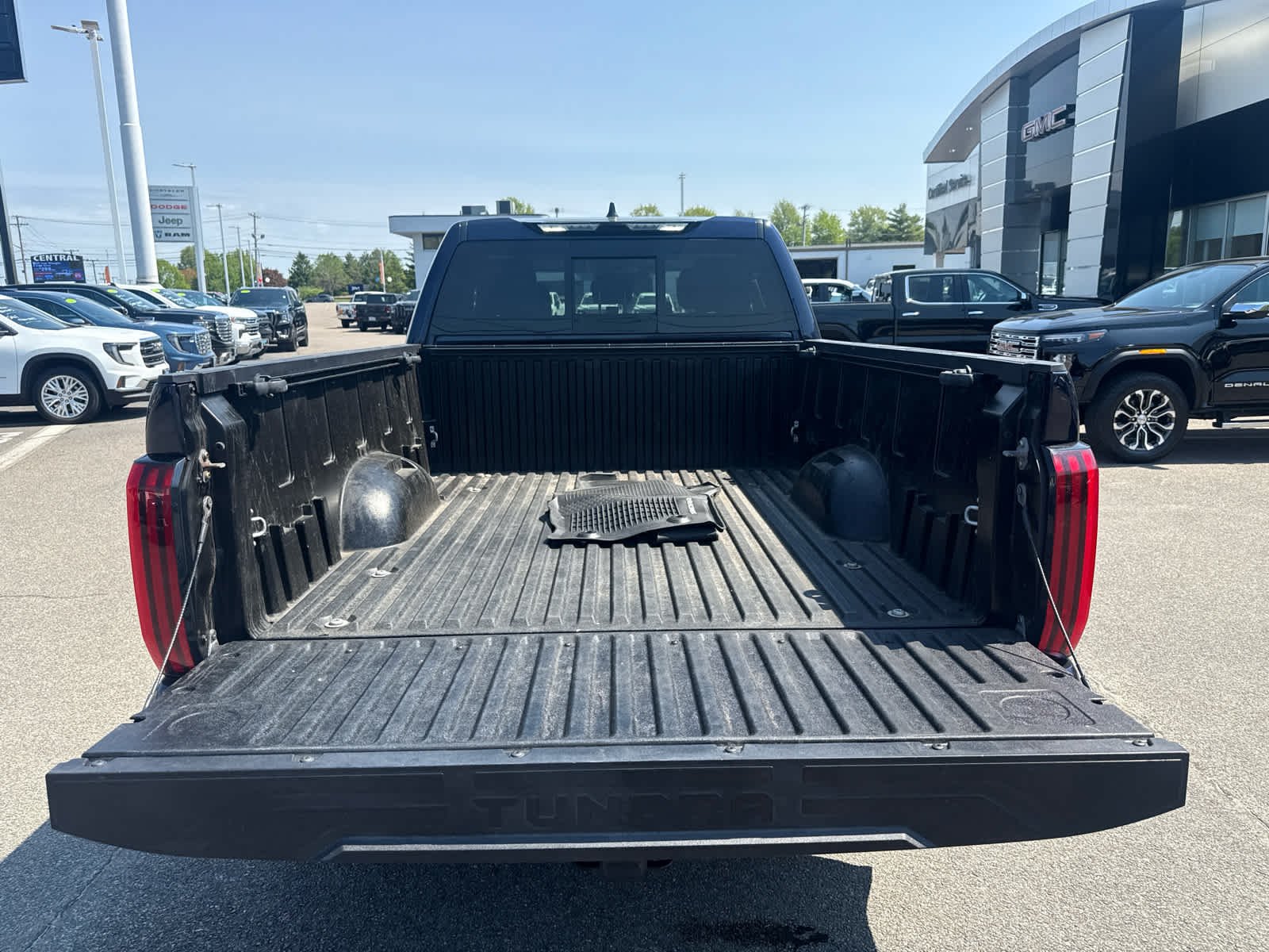 Used 2022 Gray Toyota SR5 image 11