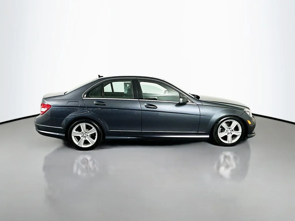 Used 2011  Mercedes-Benz C 300 image 9