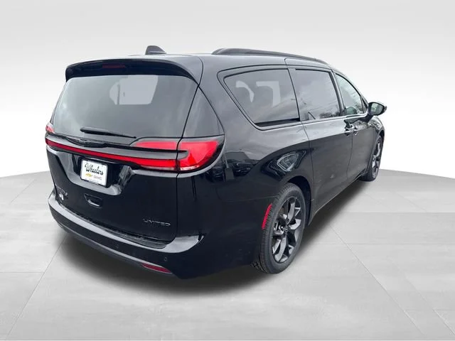 Used 2025 Black Chrysler Limited image 6