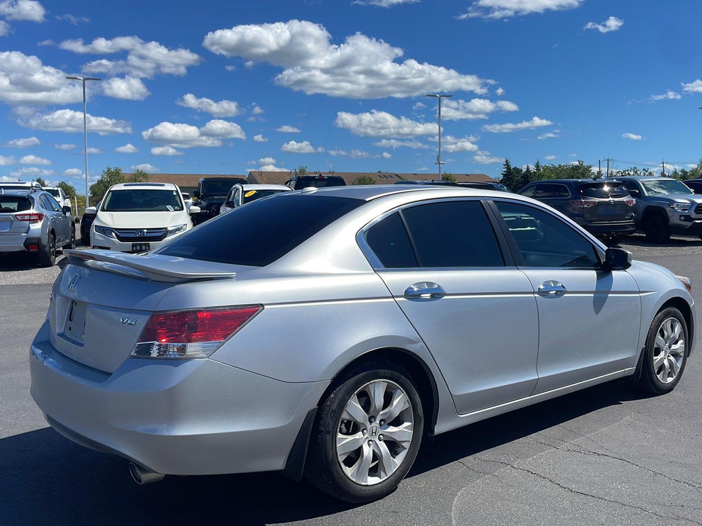 Used 2009 Polished Metal Metallic Honda EX-L image 9