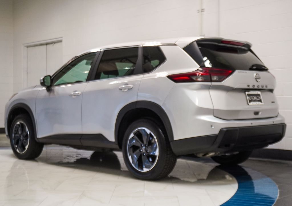 Used 2025 Silver Nissan SV image 29