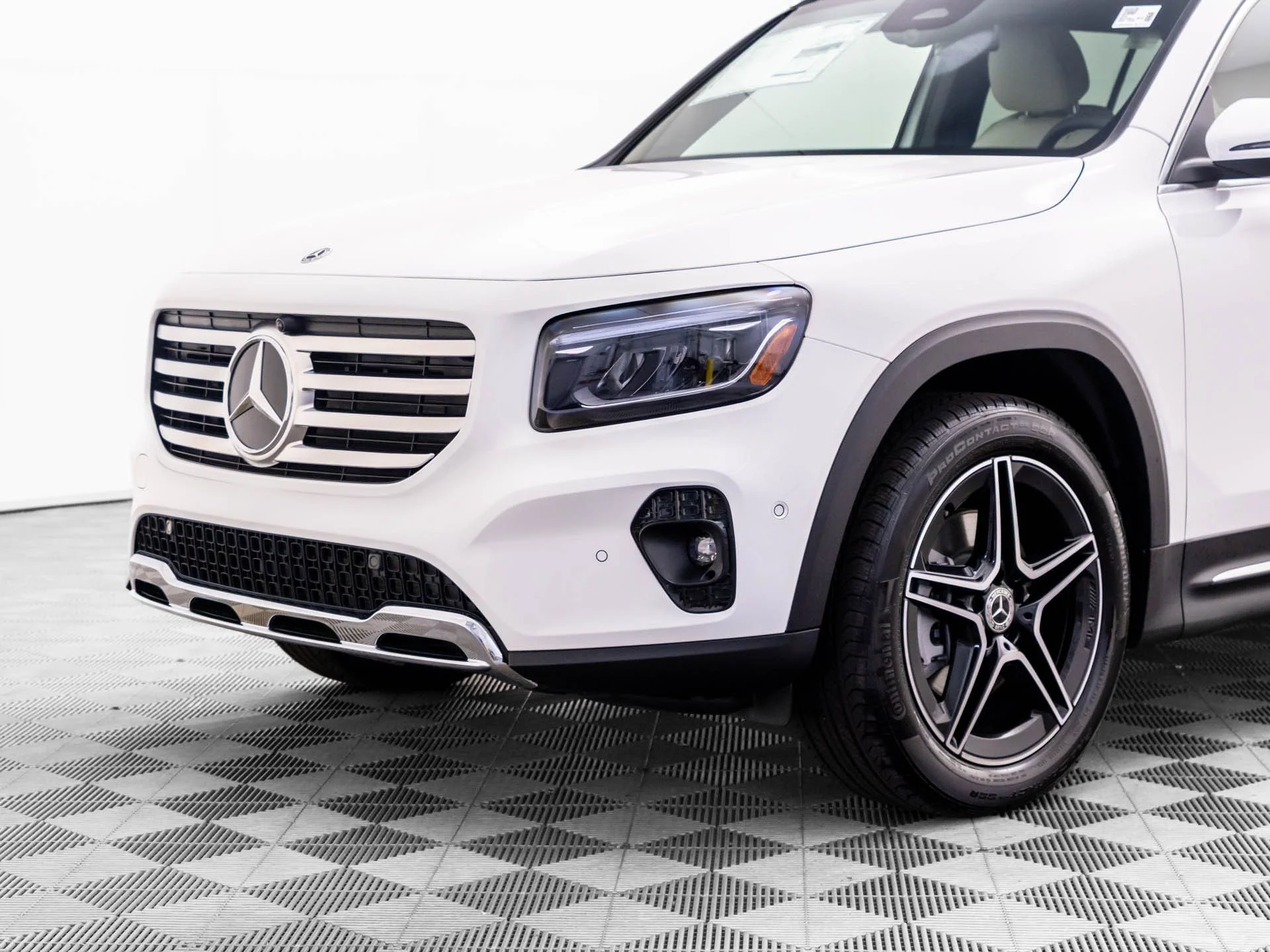 New 2026 White Mercedes-Benz GLB 250 image 38