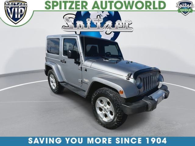 Used 2014 Gray Jeep Sahara image 2