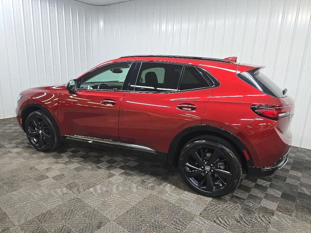 Used 2022 Red Buick Essence image 4