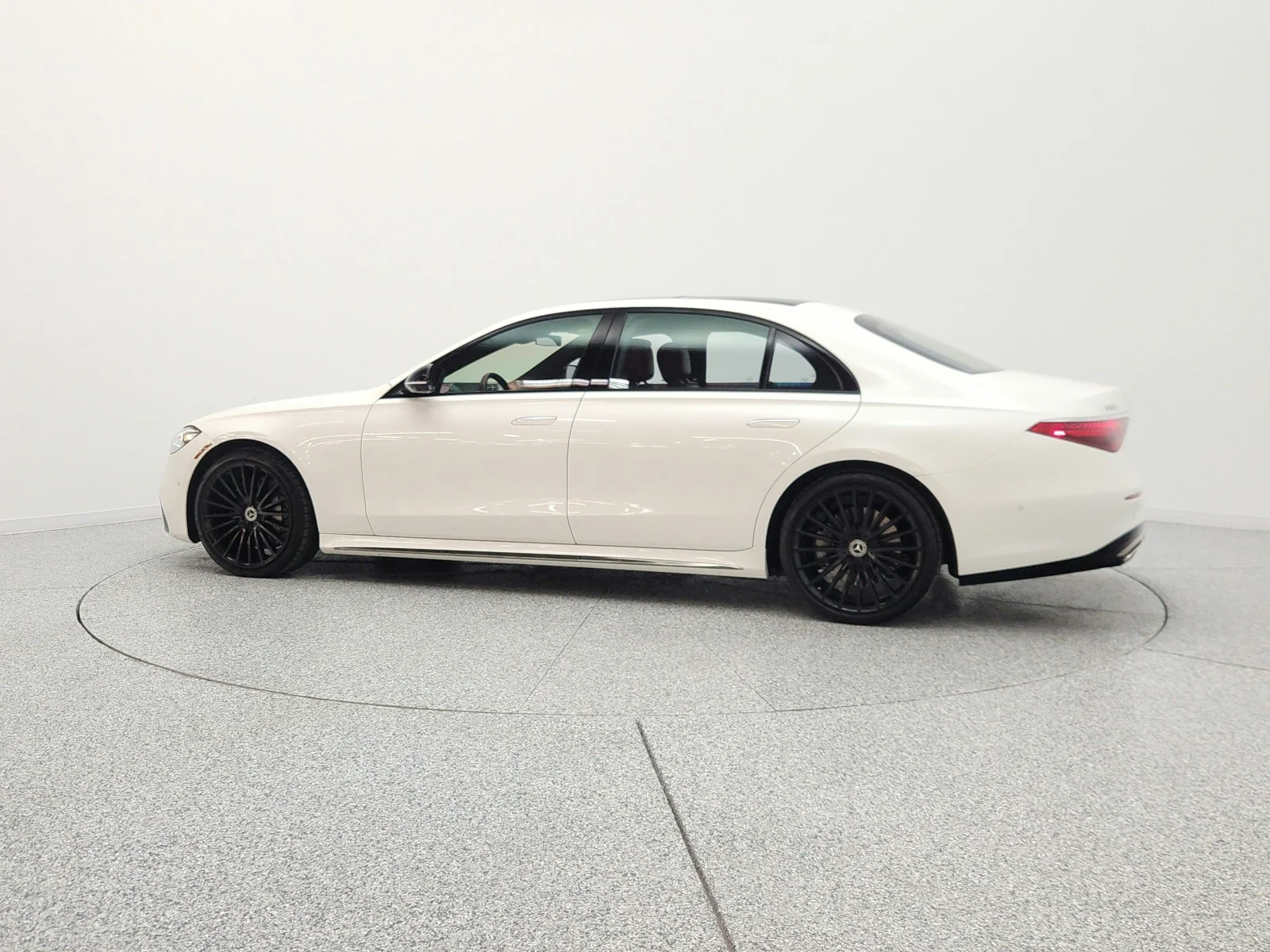 Certified Used 2023 MANUFAKTUR Diamond White Mercedes-Benz S 580 4MATIC® Sedan image 8