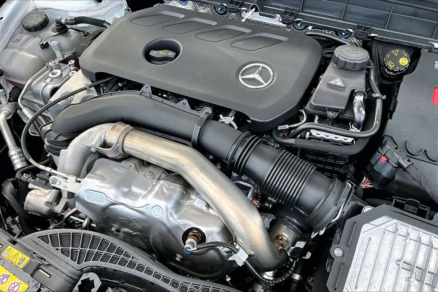 New 2026 Polar White Mercedes-Benz GLB 250 image 17
