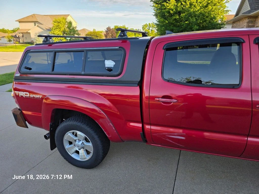 Used 2015 Red Toyota Base image 11
