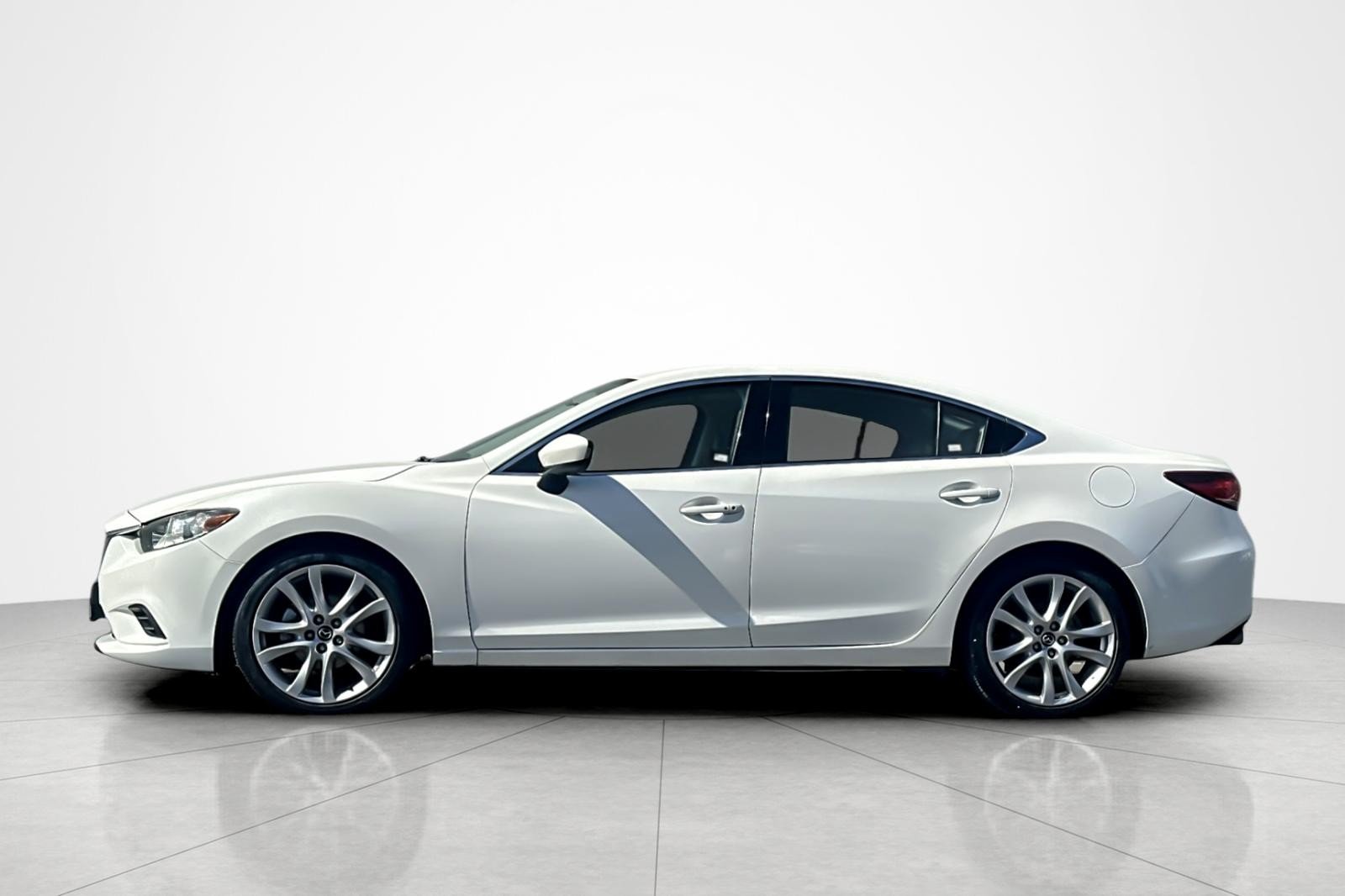 Used 2016 SNOWFLAKE WHITE PEAR Mazda i Touring image 2