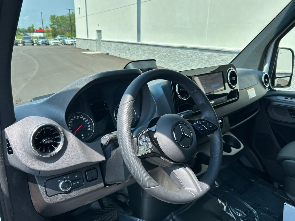New 2026 Arctic+White Mercedes-Benz Cargo 144 WB image 49