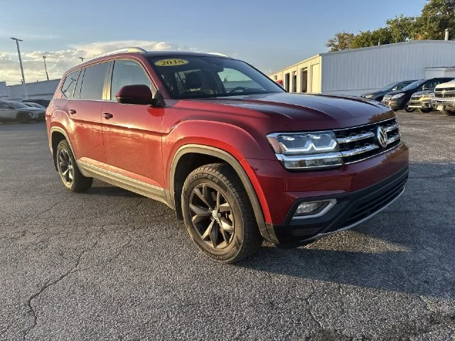 Used 2018 Red Volkswagen SEL image 18