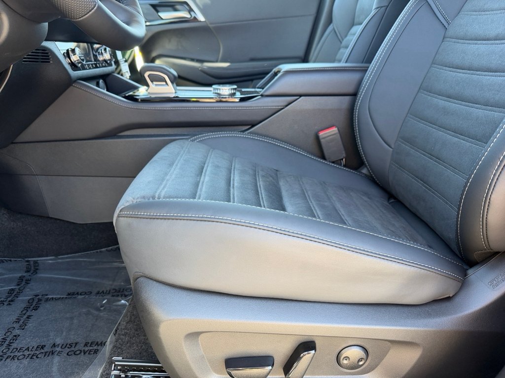 New 2026 Moonstone Gray Metallic Mitsubishi SE image 11