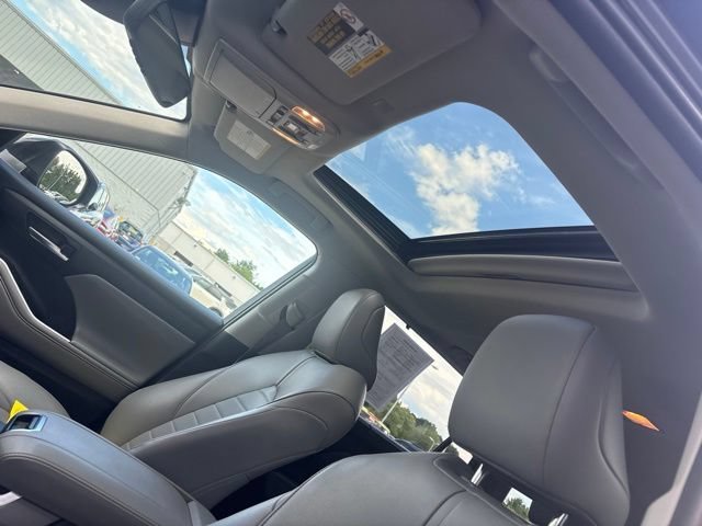 Used 2022 Amber Toyota XLE image 16