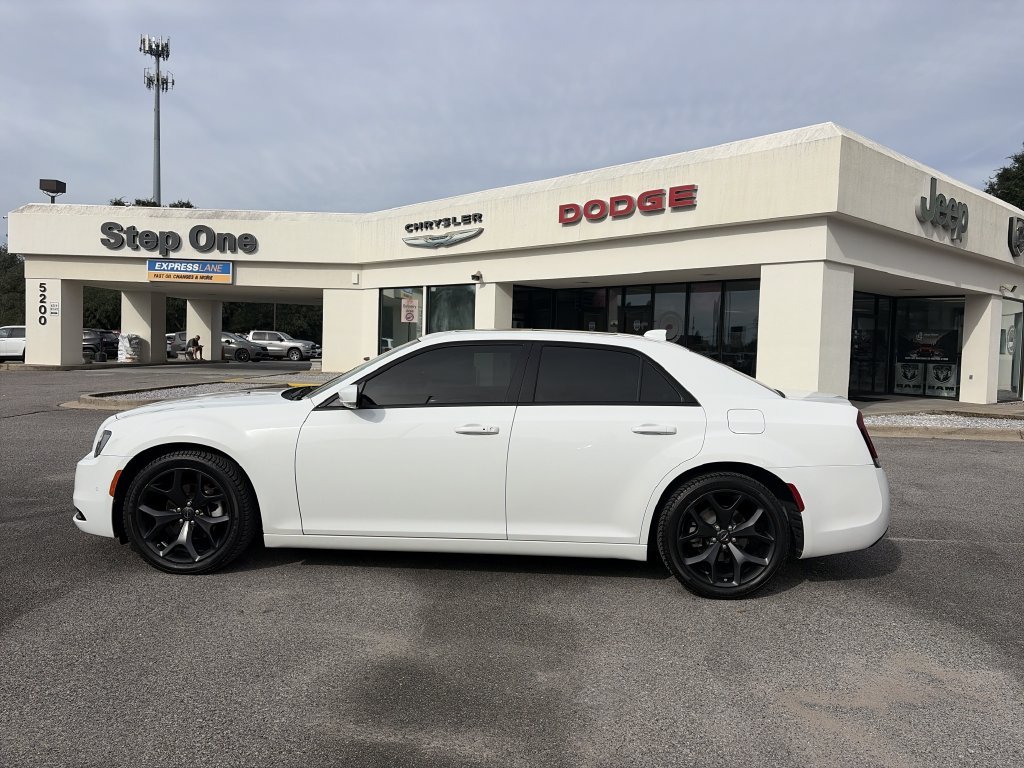 Used 2023 White Chrysler S image 3