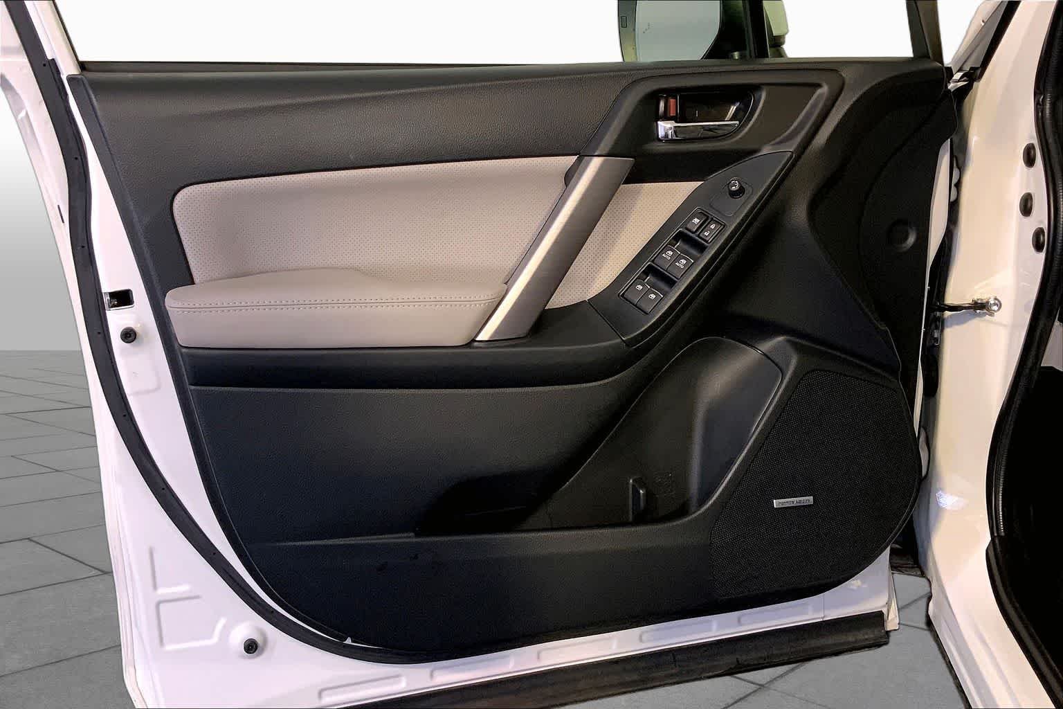 Used 2018 Crystal White Pearl Subaru Limited image 22