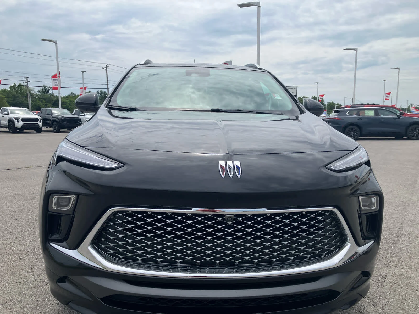 Used 2025 Ebony Twilight Metallic Buick Avenir image 2