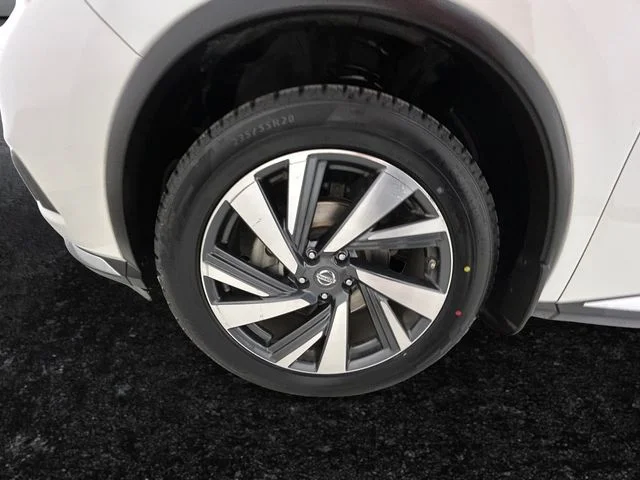 Used 2018 White Nissan Platinum image 27