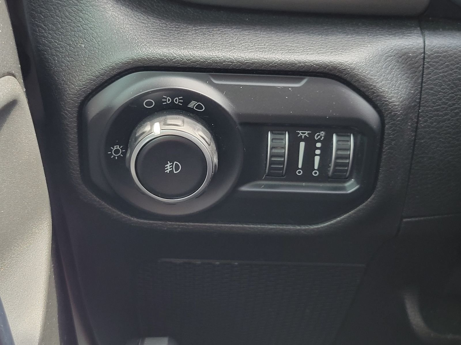 Used 2019 White Jeep Unlimited Sport image 15