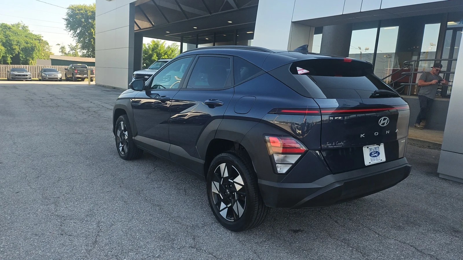 Used 2025 Blue Hyundai SEL AWD image 3