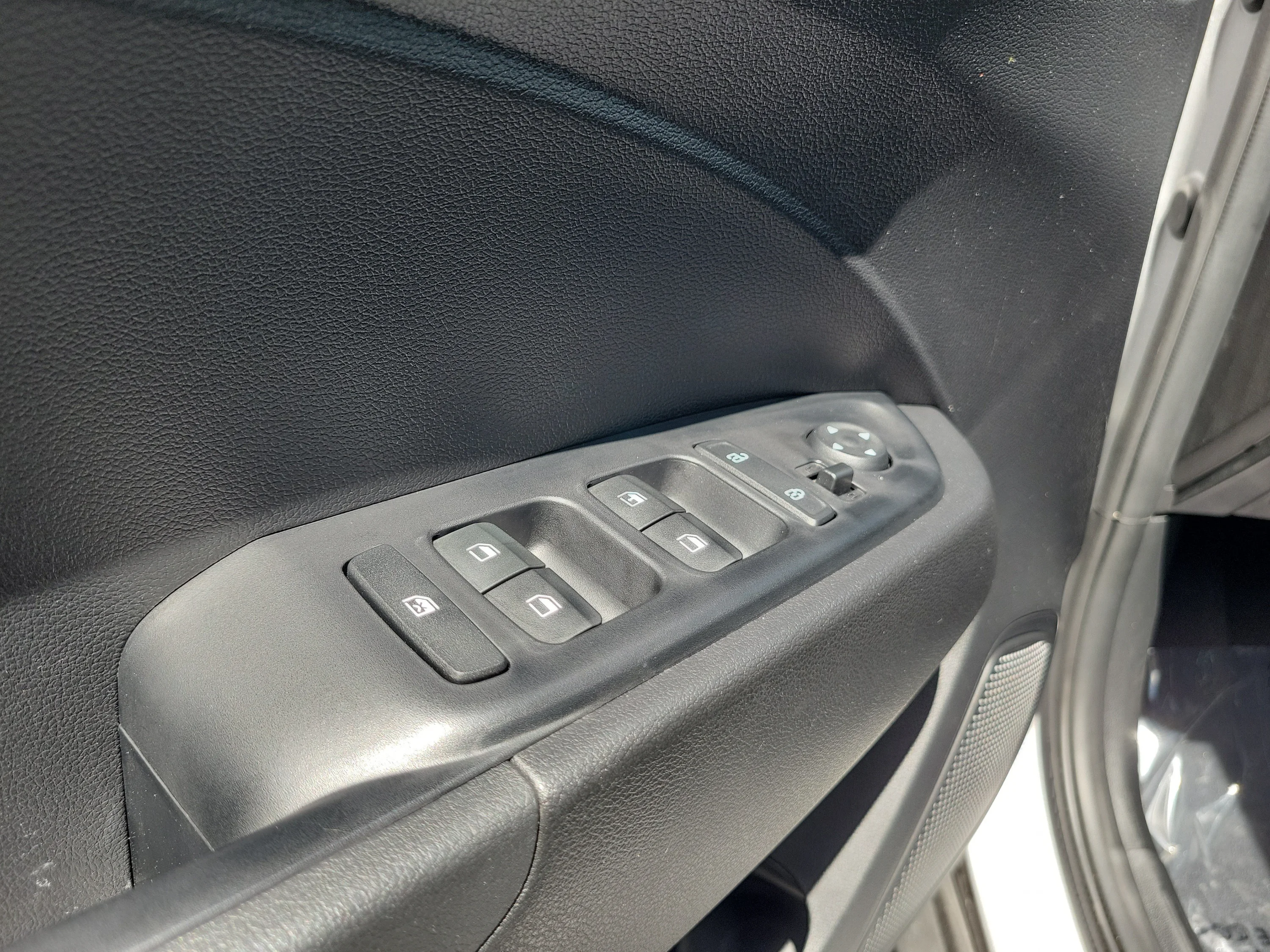 Used 2025 Shimmering Silver Hyundai SE image 21