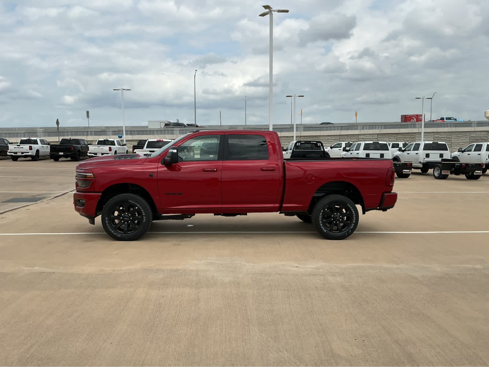 New 2026 Molten Red Pearl-Coat Exterior Paint RAM Laramie image 14